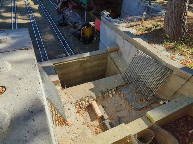 Water wheel grates lifted