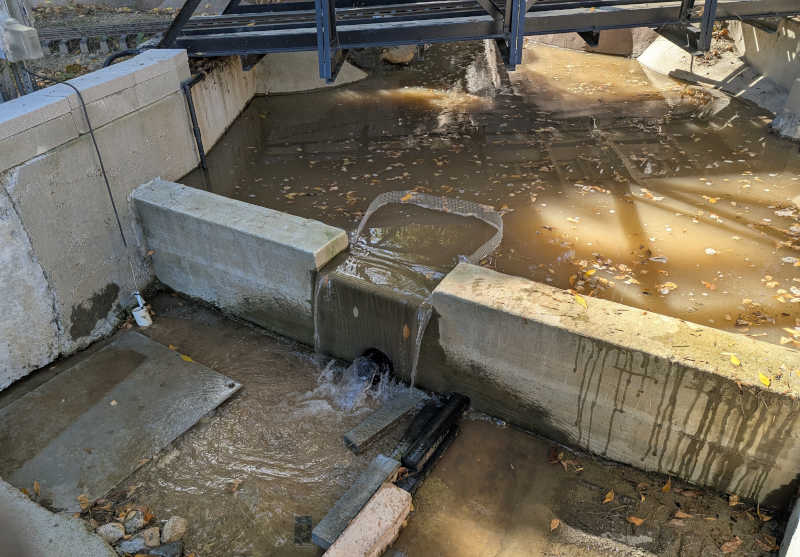Water wheel running over wall