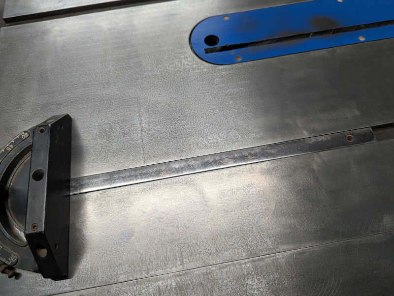 Shiny table saw guide bar