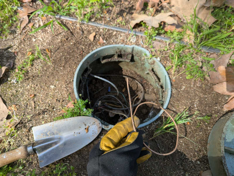 Unconnected wire for panel L block 1