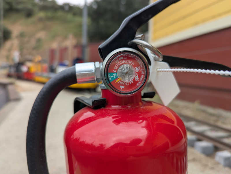 Meeting car extinguisher